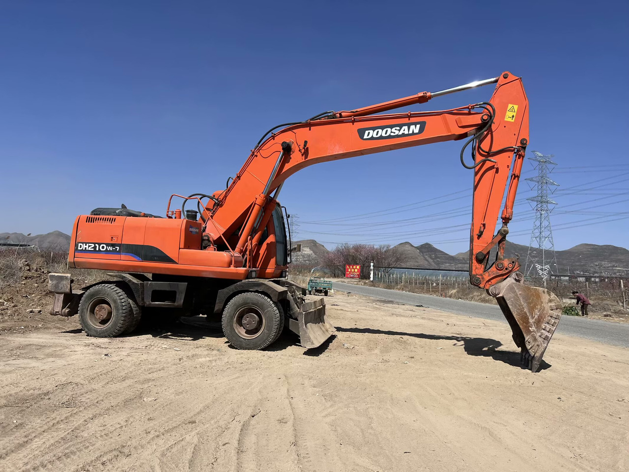 DOOSAN DH210W-7 - Ekskavator roda: gambar 4 DOOSAN DH210W-7 - Ekskavator roda: gambar 4
