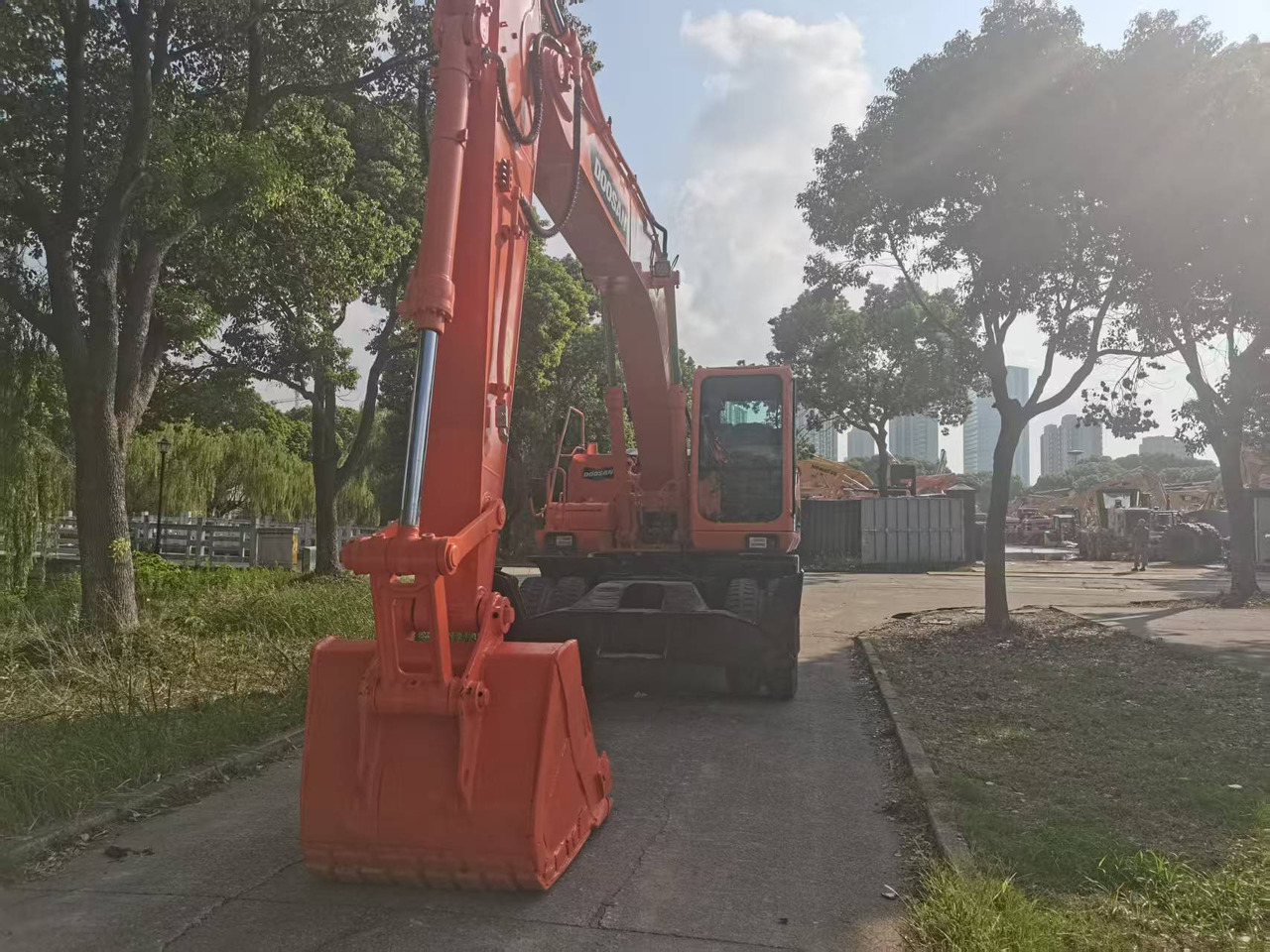 DOOSAN DH210W-9C - Ekskavator roda: gambar 1 DOOSAN DH210W-9C - Ekskavator roda: gambar 1