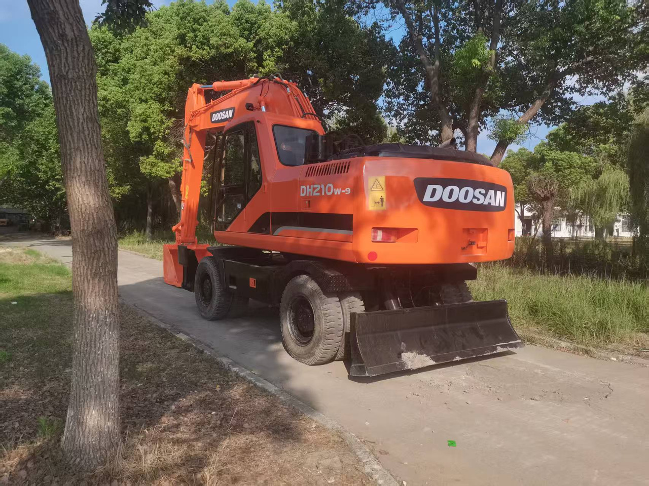 DOOSAN DH210W-9C - Ekskavator roda: gambar 3 DOOSAN DH210W-9C - Ekskavator roda: gambar 3