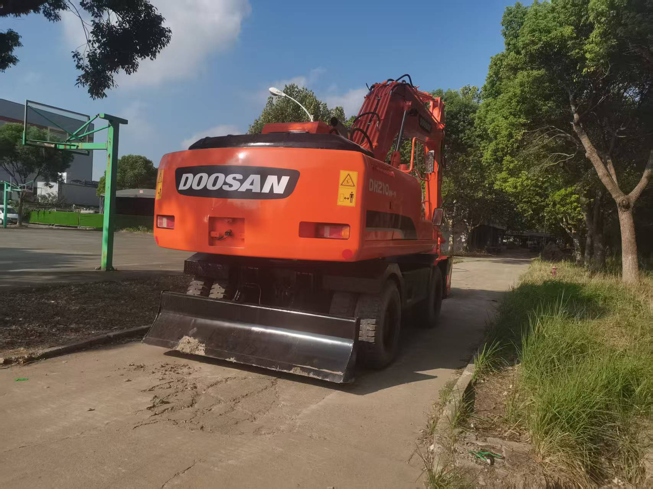 DOOSAN DH210W-9C - Ekskavator roda: gambar 4 DOOSAN DH210W-9C - Ekskavator roda: gambar 4