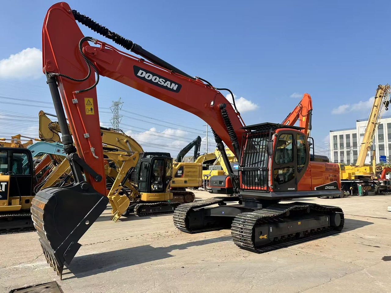 DOOSAN DX225LCA - Ekskavator perayap: gambar 1 DOOSAN DX225LCA - Ekskavator perayap: gambar 1