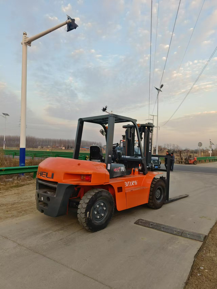 HELI 7-ton - Forklift diesel: gambar 2 HELI 7-ton - Forklift diesel: gambar 2