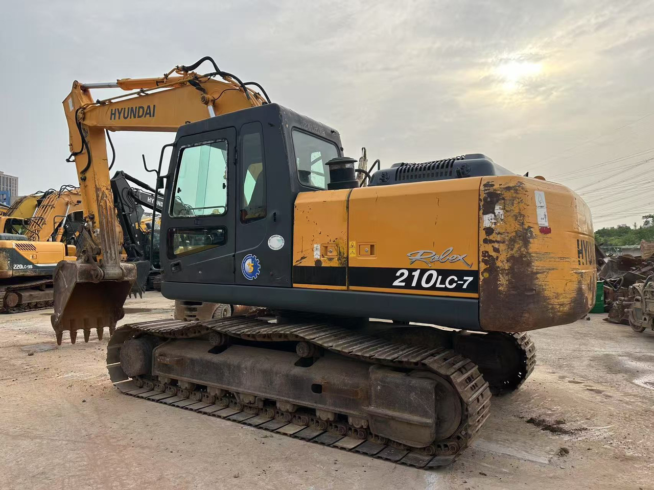 HYUNDAI R210LC-7 - Ekskavator perayap: gambar 1 HYUNDAI R210LC-7 - Ekskavator perayap: gambar 1