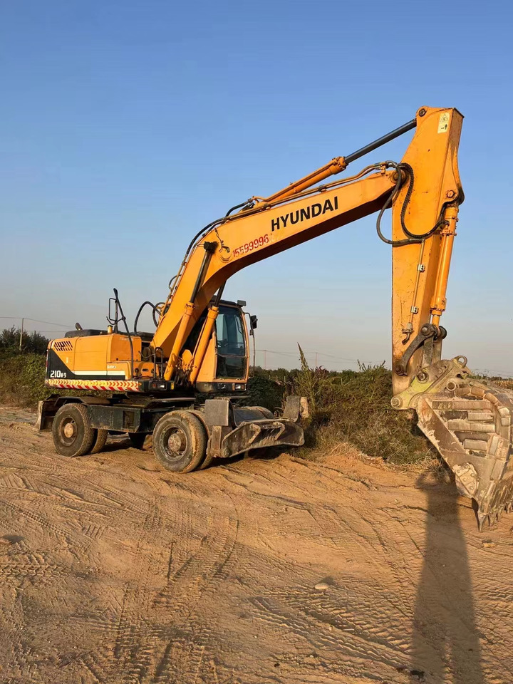 HYUNDAI R210W-9 - Ekskavator roda: gambar 4 HYUNDAI R210W-9 - Ekskavator roda: gambar 4
