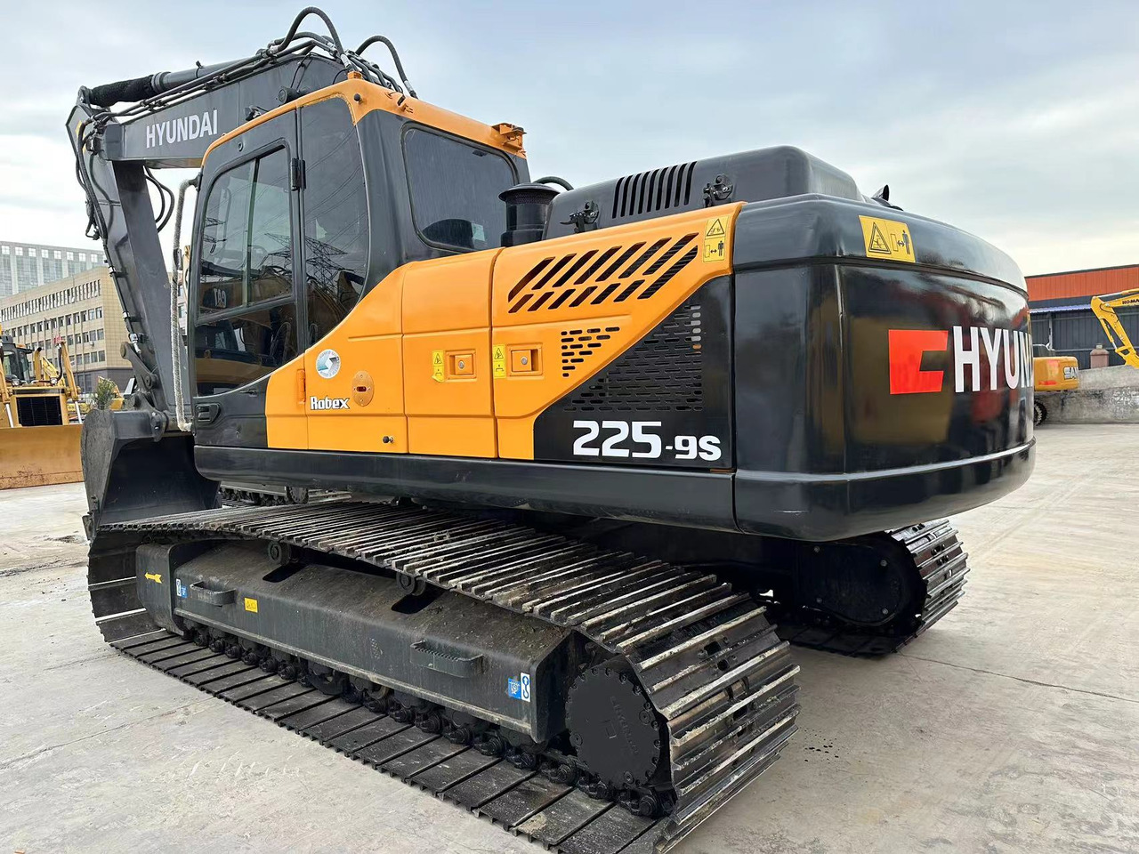 HYUNDAI R225LC-9S - Ekskavator perayap: gambar 4 HYUNDAI R225LC-9S - Ekskavator perayap: gambar 4