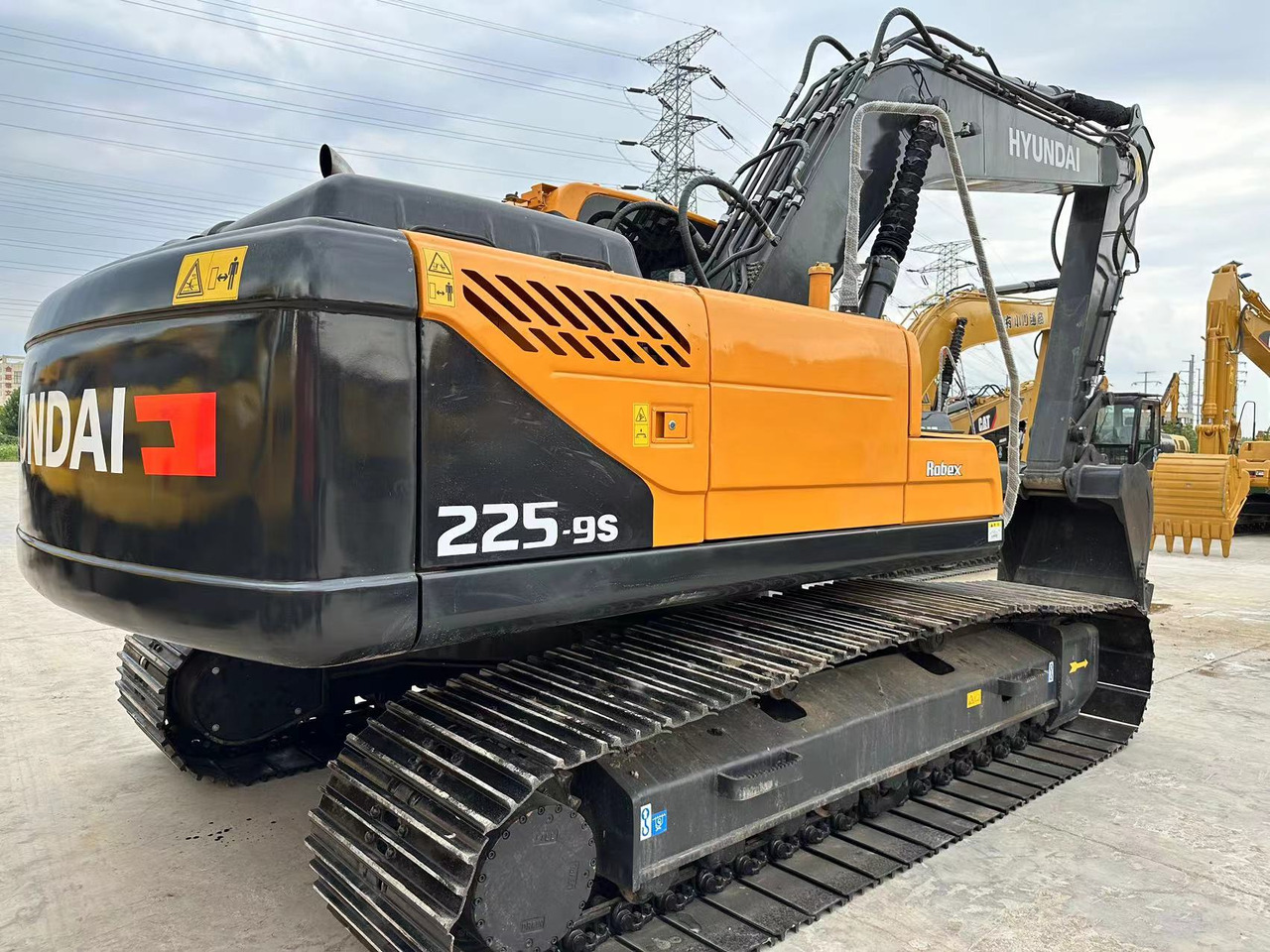 HYUNDAI R225LC-9S - Ekskavator perayap: gambar 1 HYUNDAI R225LC-9S - Ekskavator perayap: gambar 1