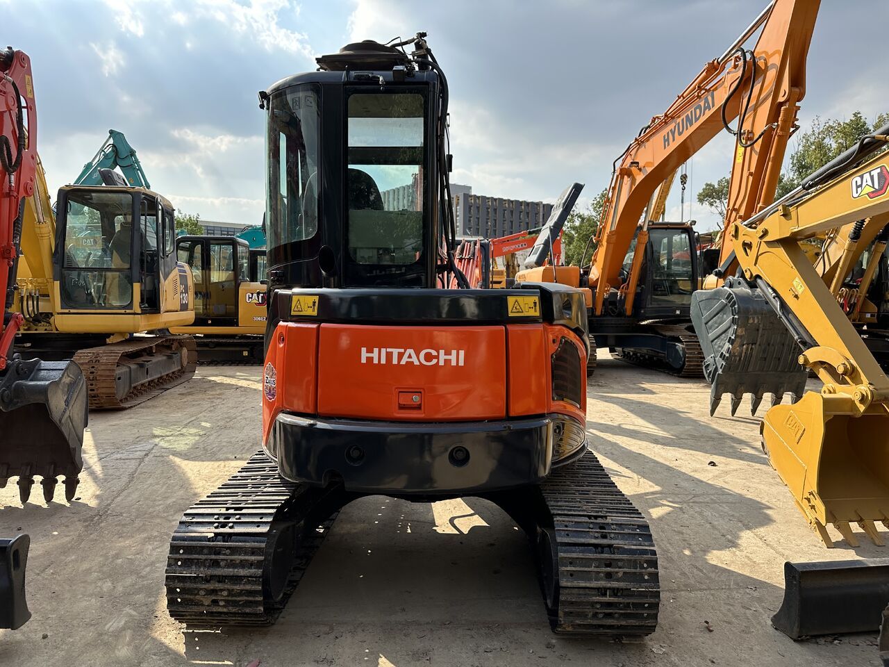 Hitachi ZX50U-2 - Ekskavator mini: gambar 5 Hitachi ZX50U-2 - Ekskavator mini: gambar 5