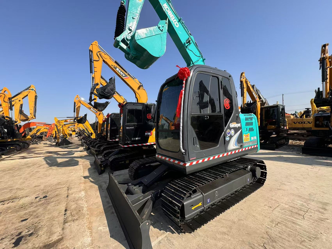 KOBELCO SK75 - Ekskavator mini: gambar 3 KOBELCO SK75 - Ekskavator mini: gambar 3
