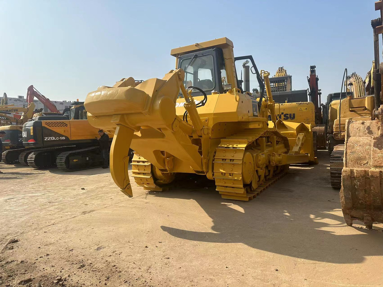 KOMATSU D155A-5 - Bulldozer: gambar 3 KOMATSU D155A-5 - Bulldozer: gambar 3