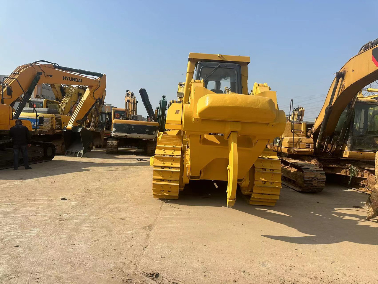 KOMATSU D155A-5 - Bulldozer: gambar 4 KOMATSU D155A-5 - Bulldozer: gambar 4