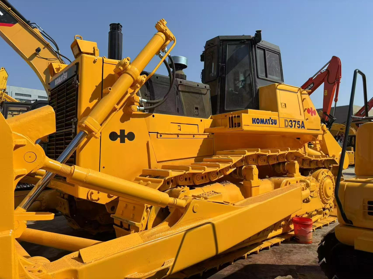 KOMATSU D375 - Bulldozer: gambar 3 KOMATSU D375 - Bulldozer: gambar 3
