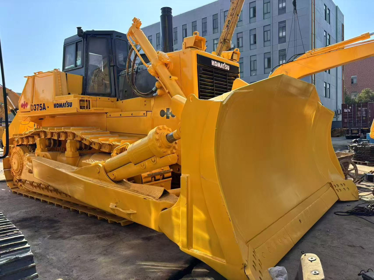 KOMATSU D375 - Bulldozer: gambar 1 KOMATSU D375 - Bulldozer: gambar 1