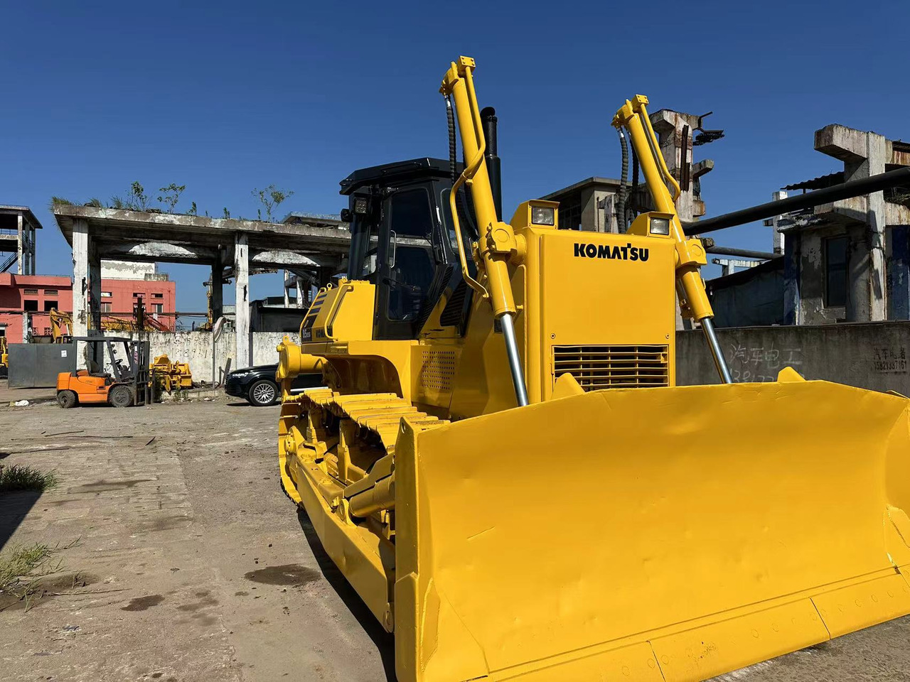 KOMATSU D85ESS - Bulldozer: gambar 3 KOMATSU D85ESS - Bulldozer: gambar 3