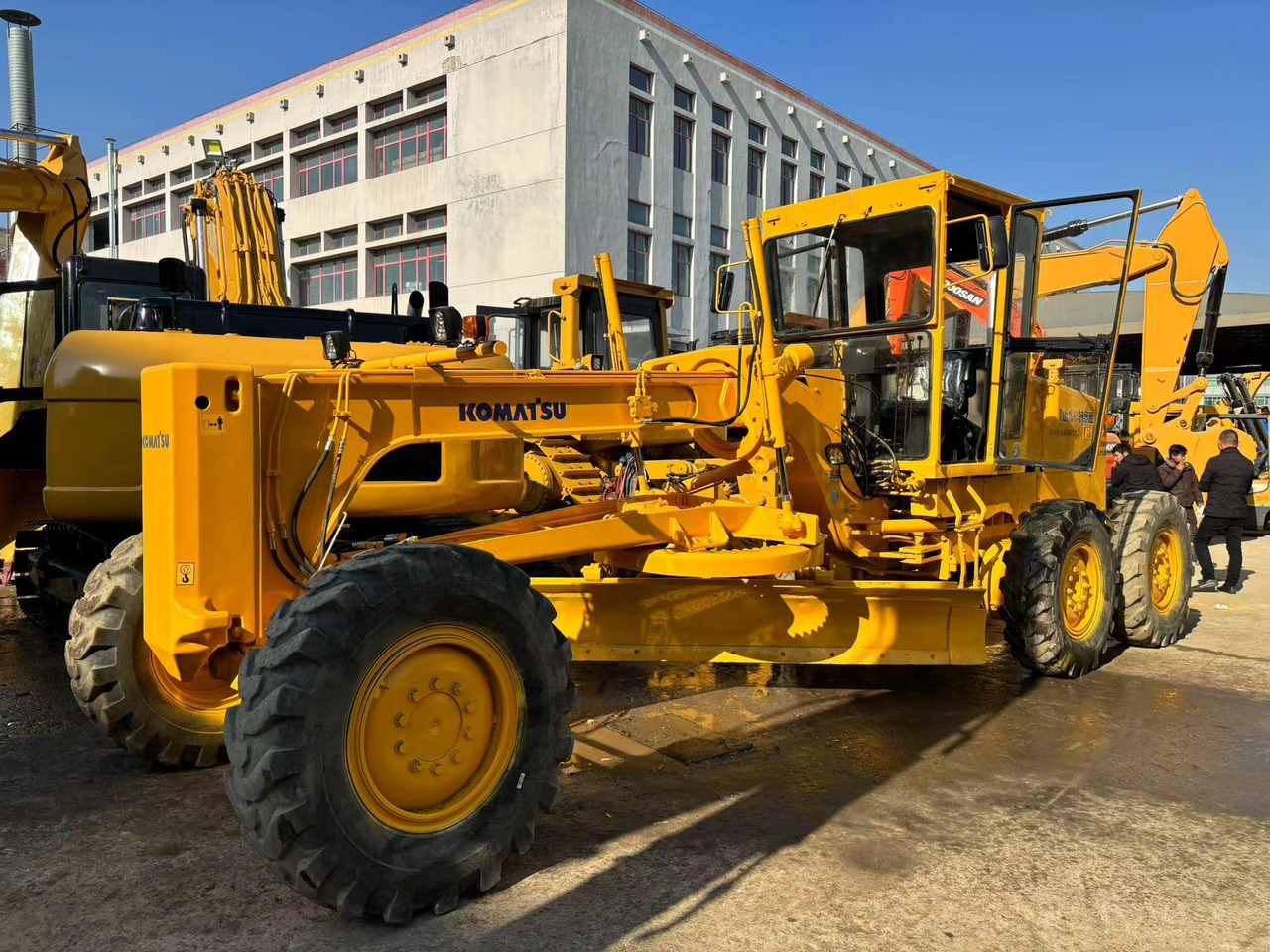 KOMATSU GD511 - Grader: gambar 2 KOMATSU GD511 - Grader: gambar 2