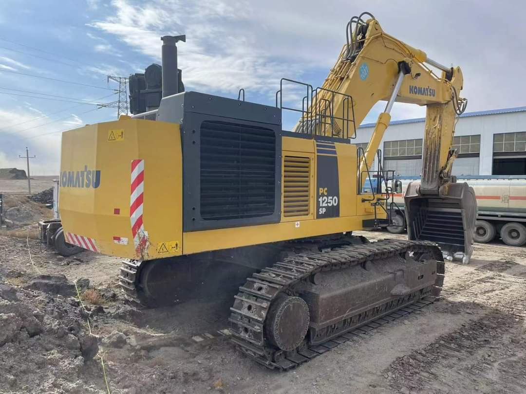 KOMATSU PC1250 - Ekskavator perayap: gambar 1 KOMATSU PC1250 - Ekskavator perayap: gambar 1
