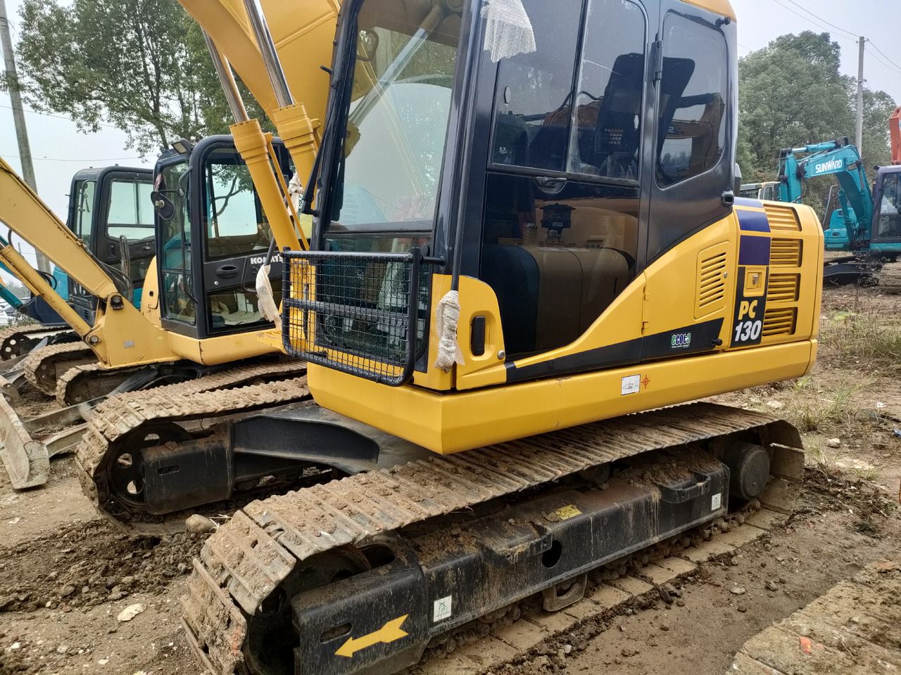 KOMATSU PC130-7 - Ekskavator roda: gambar 4 KOMATSU PC130-7 - Ekskavator roda: gambar 4