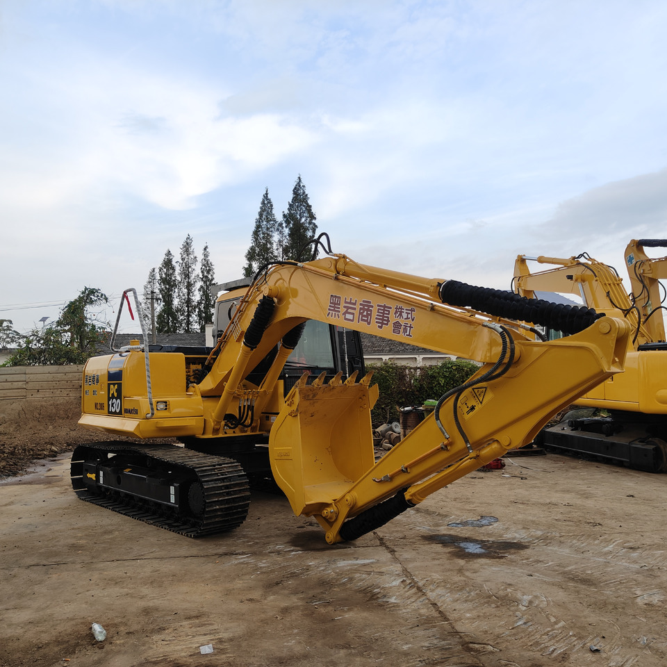 KOMATSU PC130-7 - Ekskavator perayap: gambar 1 KOMATSU PC130-7 - Ekskavator perayap: gambar 1