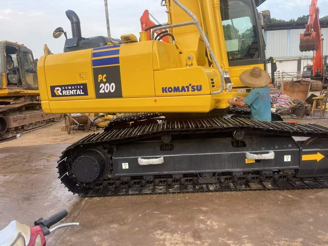 KOMATSU PC200-8 - Ekskavator perayap: gambar 4 KOMATSU PC200-8 - Ekskavator perayap: gambar 4