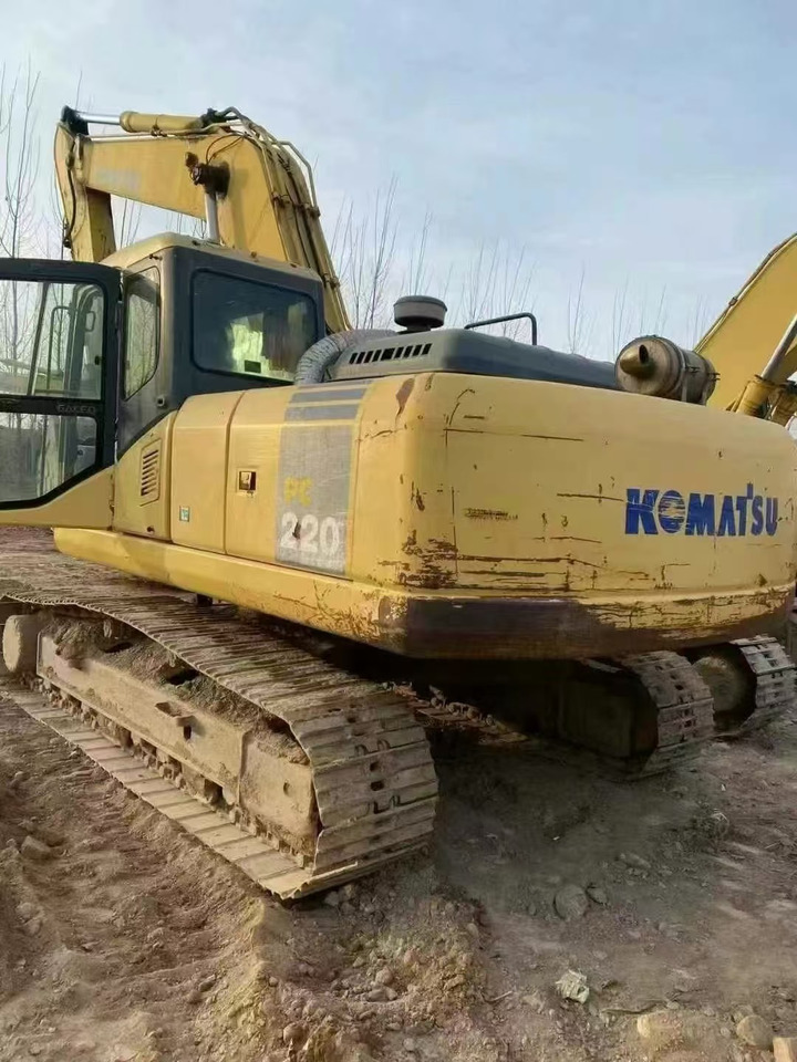 KOMATSU PC220-7 - Ekskavator perayap: gambar 4 KOMATSU PC220-7 - Ekskavator perayap: gambar 4