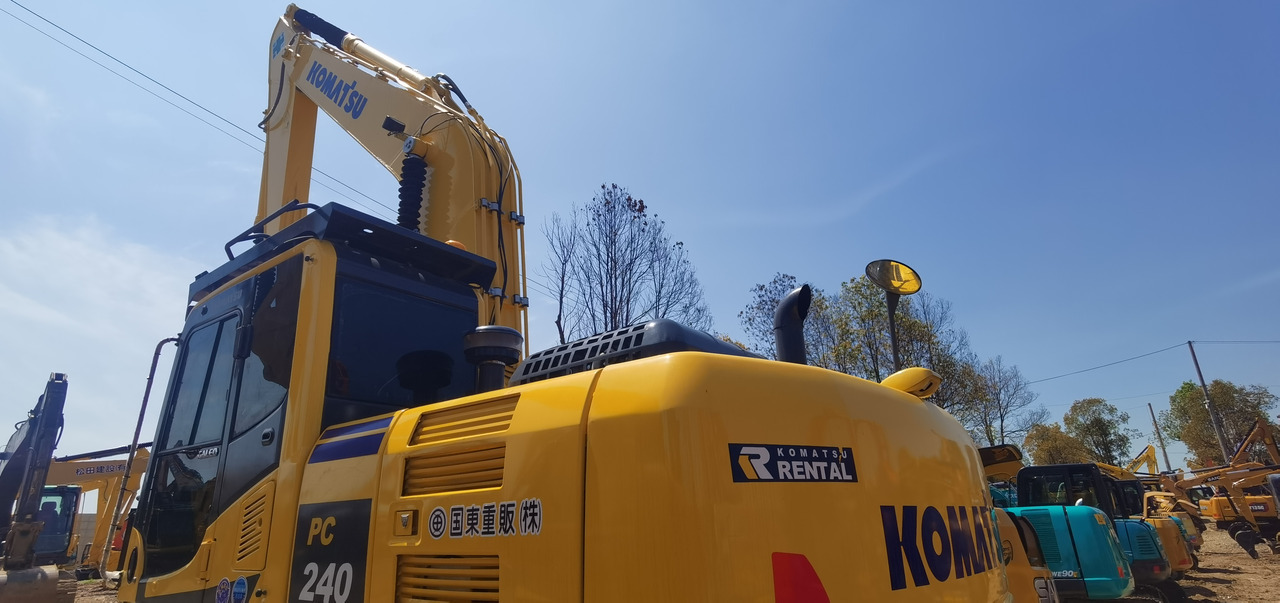 KOMATSU PC240-8 - Ekskavator perayap: gambar 4 KOMATSU PC240-8 - Ekskavator perayap: gambar 4