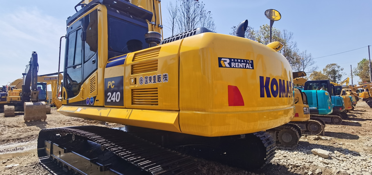 KOMATSU PC240-8 - Ekskavator perayap: gambar 1 KOMATSU PC240-8 - Ekskavator perayap: gambar 1