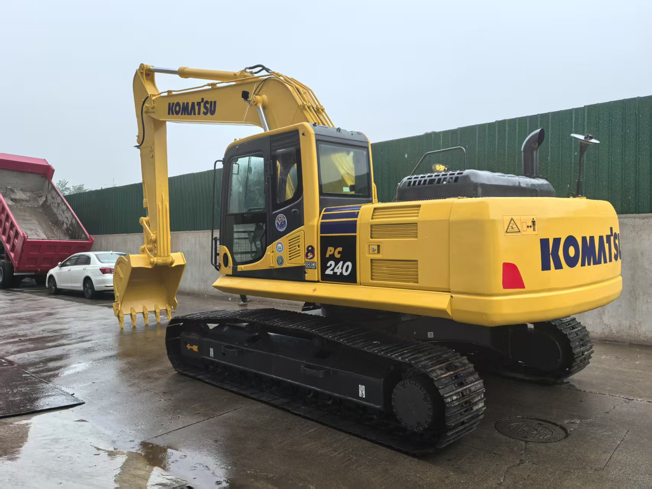KOMATSU PC240LC-8M0 - Ekskavator perayap: gambar 1 KOMATSU PC240LC-8M0 - Ekskavator perayap: gambar 1