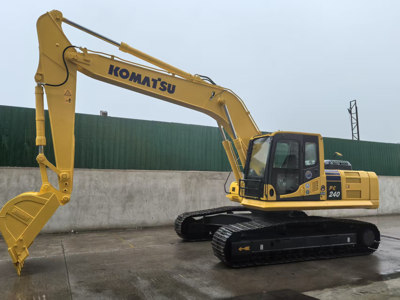 KOMATSU PC240LC-8M0 - Ekskavator perayap: gambar 4 KOMATSU PC240LC-8M0 - Ekskavator perayap: gambar 4