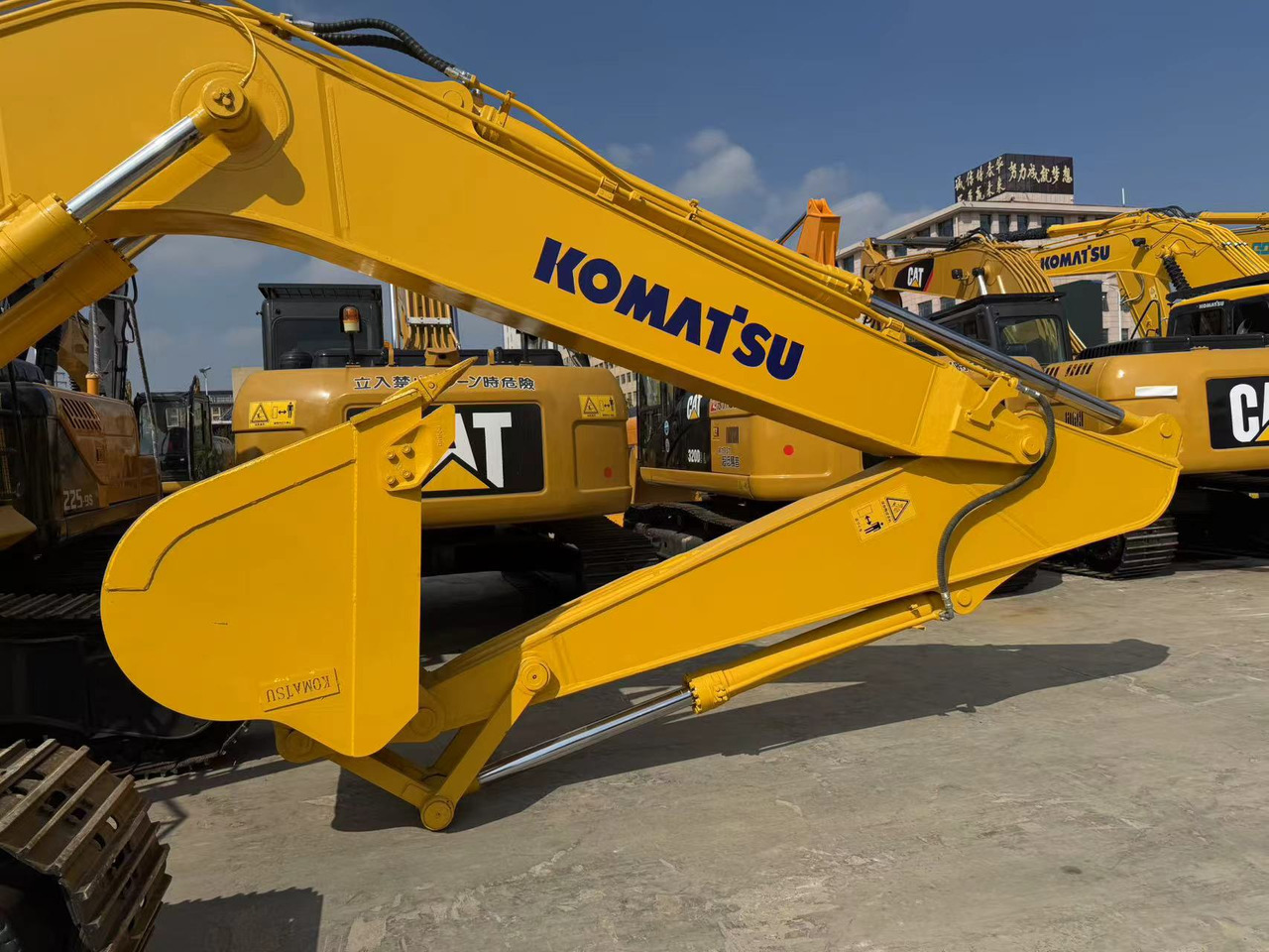KOMATSU PC300-8 - Ekskavator perayap: gambar 4 KOMATSU PC300-8 - Ekskavator perayap: gambar 4