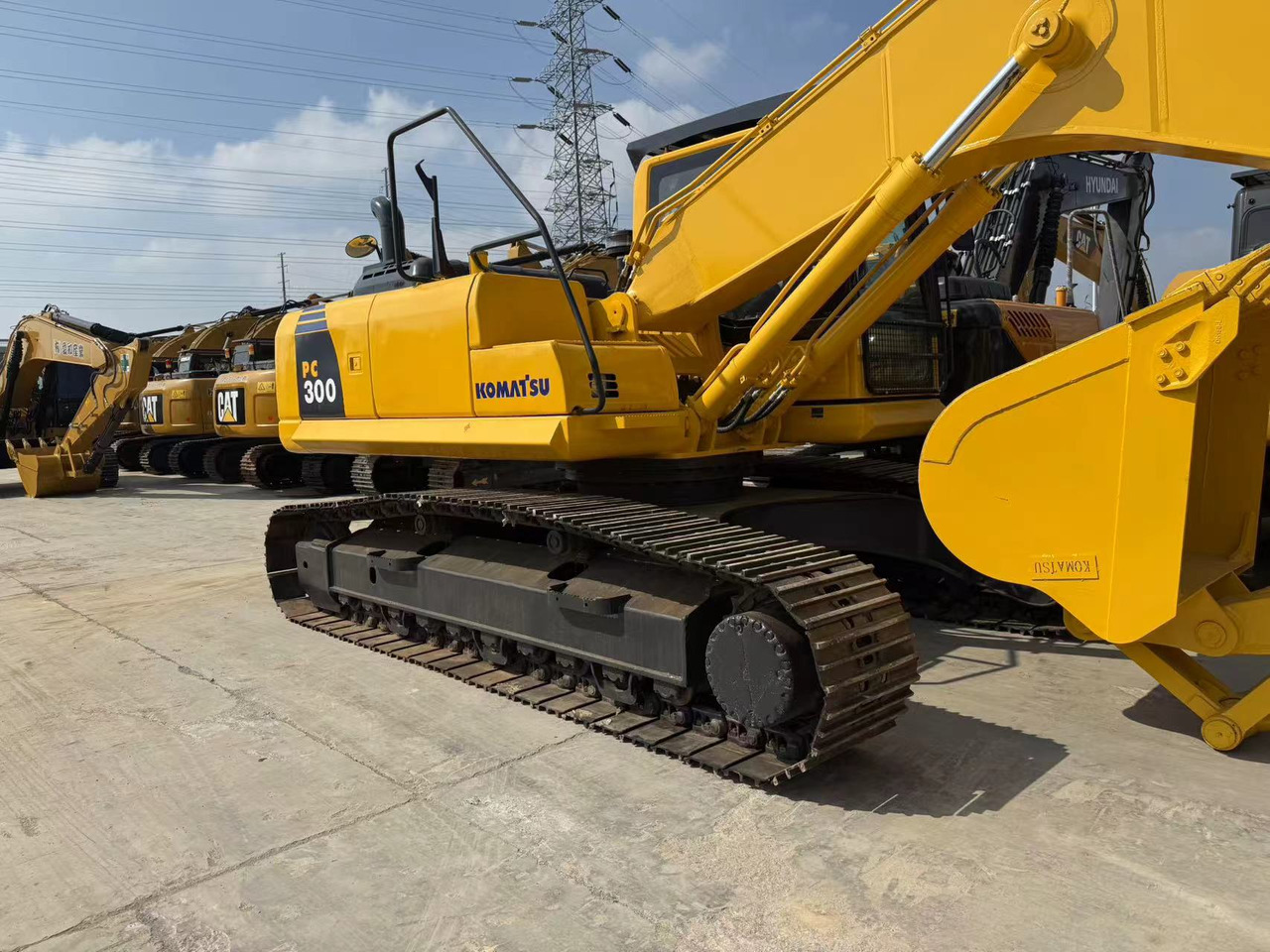 KOMATSU PC300-8 - Ekskavator perayap: gambar 3 KOMATSU PC300-8 - Ekskavator perayap: gambar 3