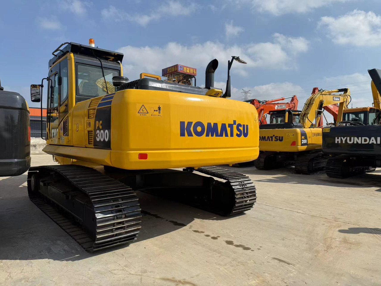 KOMATSU PC300-8 - Ekskavator perayap: gambar 2 KOMATSU PC300-8 - Ekskavator perayap: gambar 2