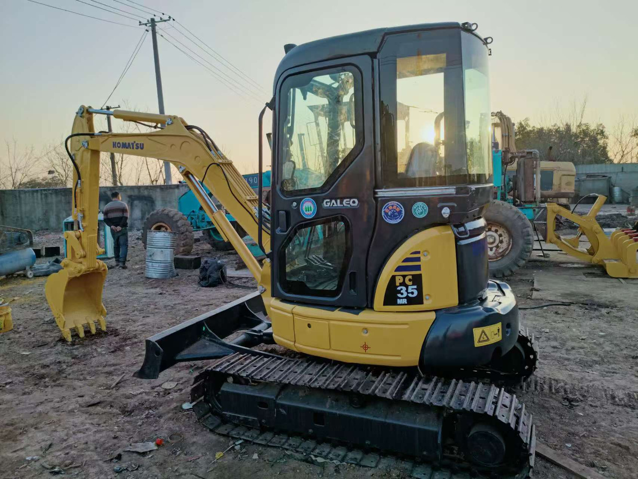 KOMATSU PC35 - Ekskavator mini: gambar 1 KOMATSU PC35 - Ekskavator mini: gambar 1