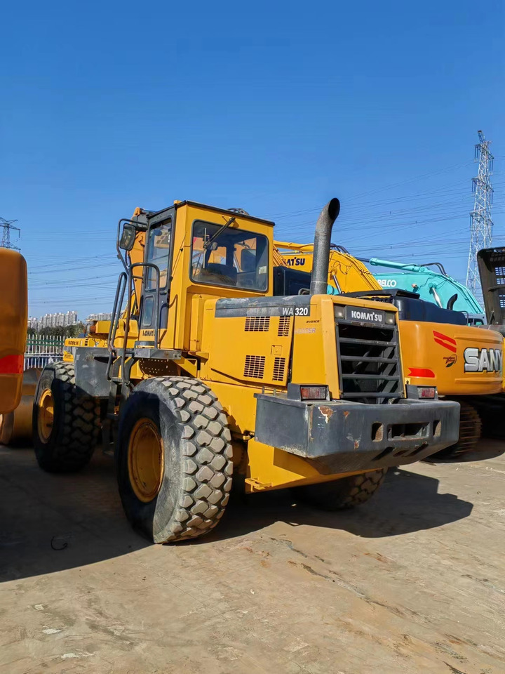 KOMATSU WA320-3 - Wheel loader: gambar 1 KOMATSU WA320-3 - Wheel loader: gambar 1