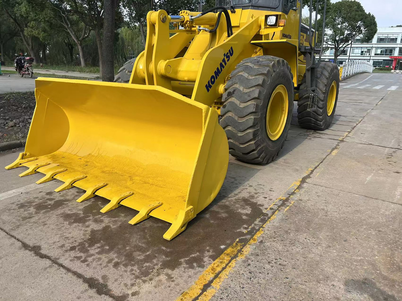 KOMATSU WA320-3 - Wheel loader: gambar 2 KOMATSU WA320-3 - Wheel loader: gambar 2