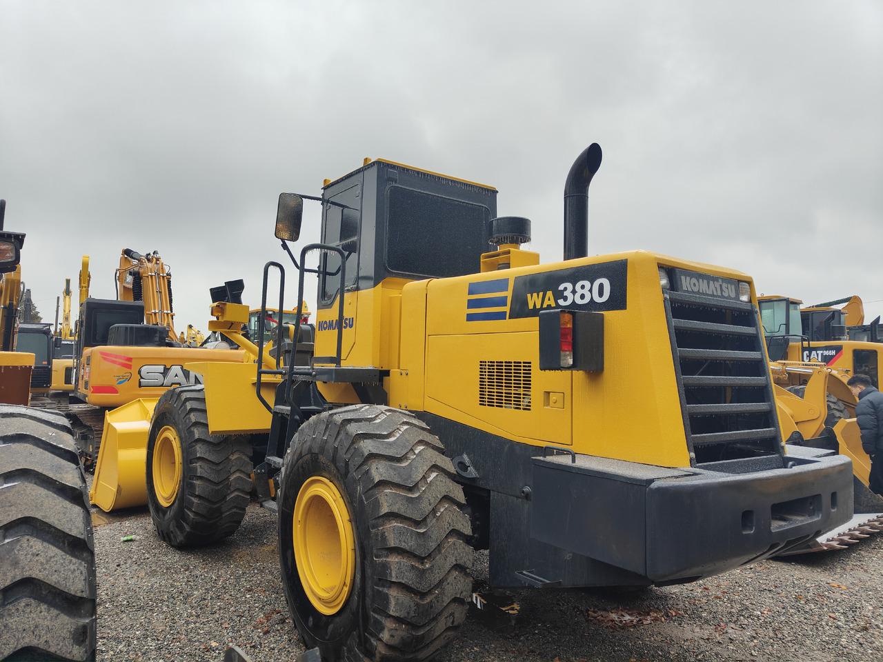 KOMATSU WA380-3 - Wheel loader: gambar 1 KOMATSU WA380-3 - Wheel loader: gambar 1