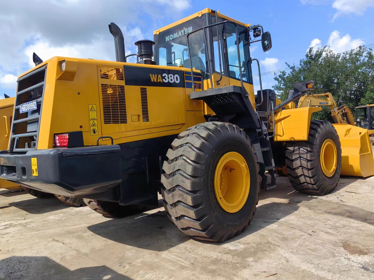 KOMATSU WA380-6 - Wheel loader: gambar 1 KOMATSU WA380-6 - Wheel loader: gambar 1