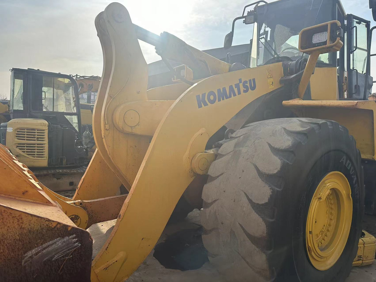 KOMATSU WA500-3 - Wheel loader: gambar 2 KOMATSU WA500-3 - Wheel loader: gambar 2