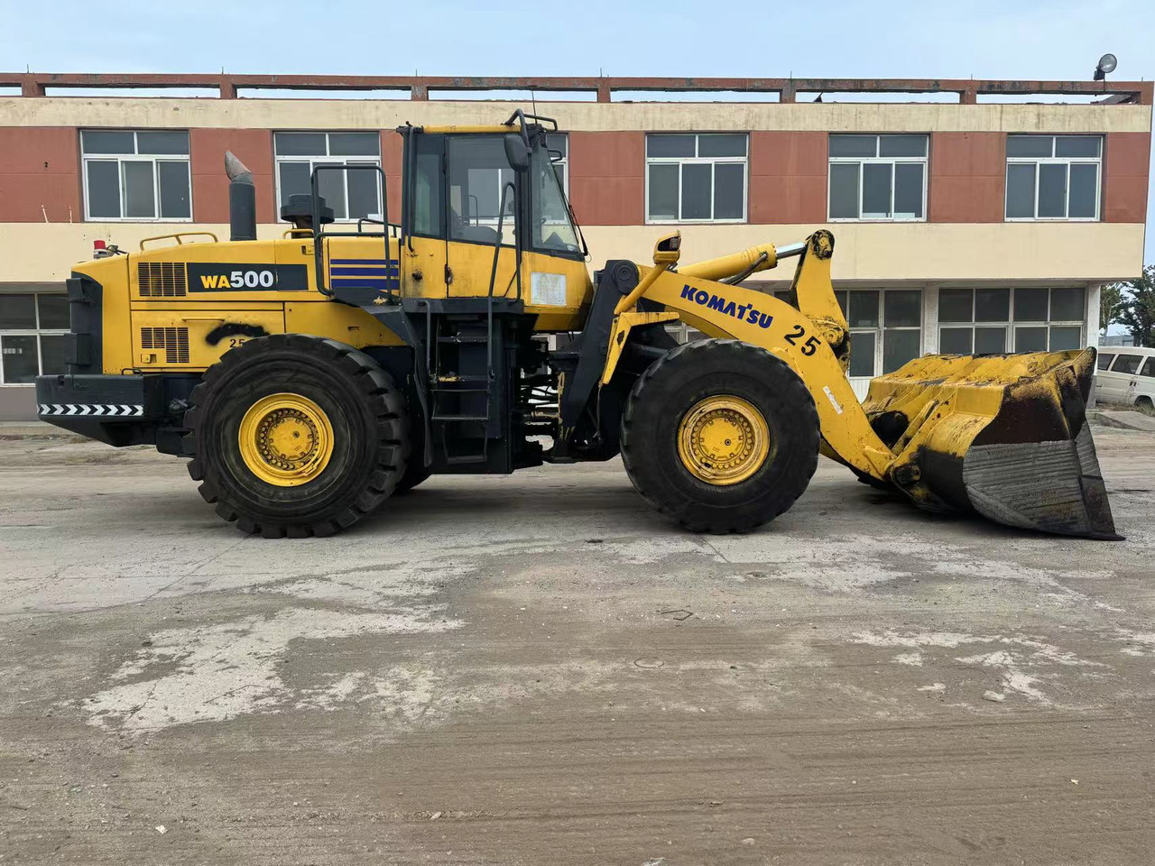 KOMATSU WA500-6 - Wheel loader: gambar 1 KOMATSU WA500-6 - Wheel loader: gambar 1