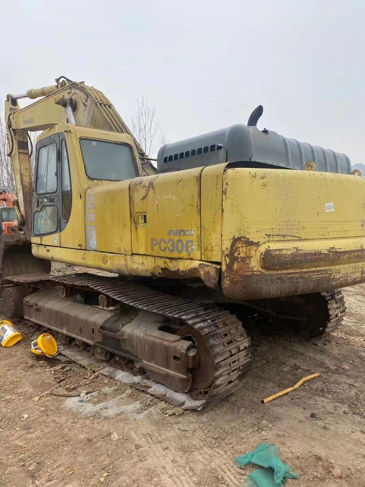 Komatsu PC300-6 - Ekskavator: gambar 4 Komatsu PC300-6 - Ekskavator: gambar 4