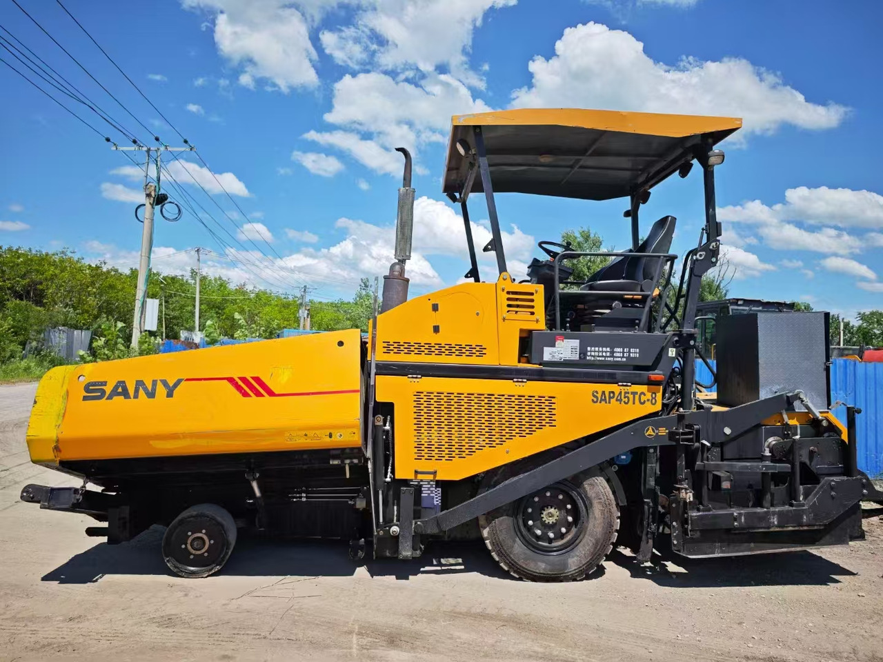 SANY SAP45TC-8 - Paver aspal: gambar 1 SANY SAP45TC-8 - Paver aspal: gambar 1