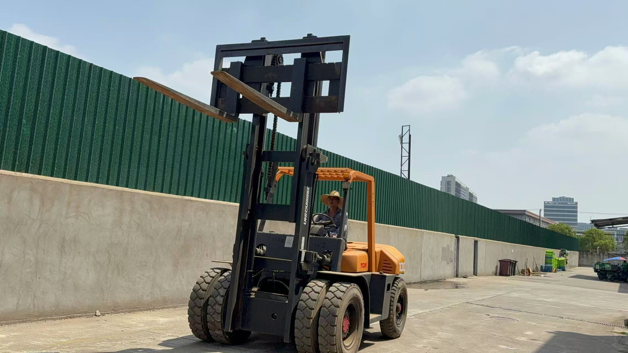 TCM FD100 - Scissor lifts: gambar 4 TCM FD100 - Scissor lifts: gambar 4