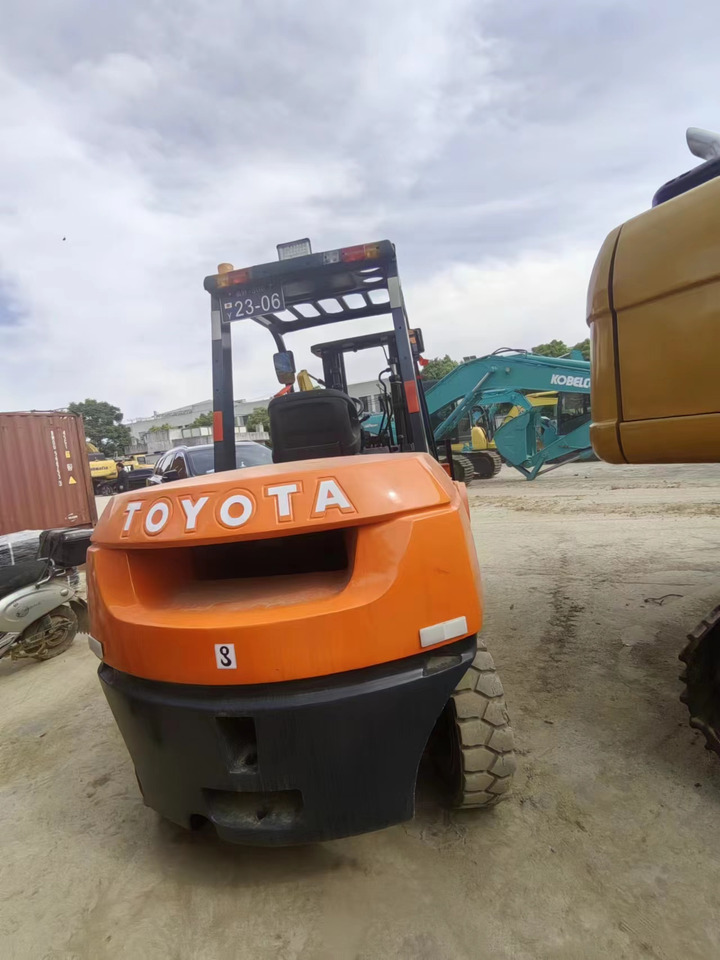 TOYOTA 62-7FD50 - Forklift diesel: gambar 2 TOYOTA 62-7FD50 - Forklift diesel: gambar 2