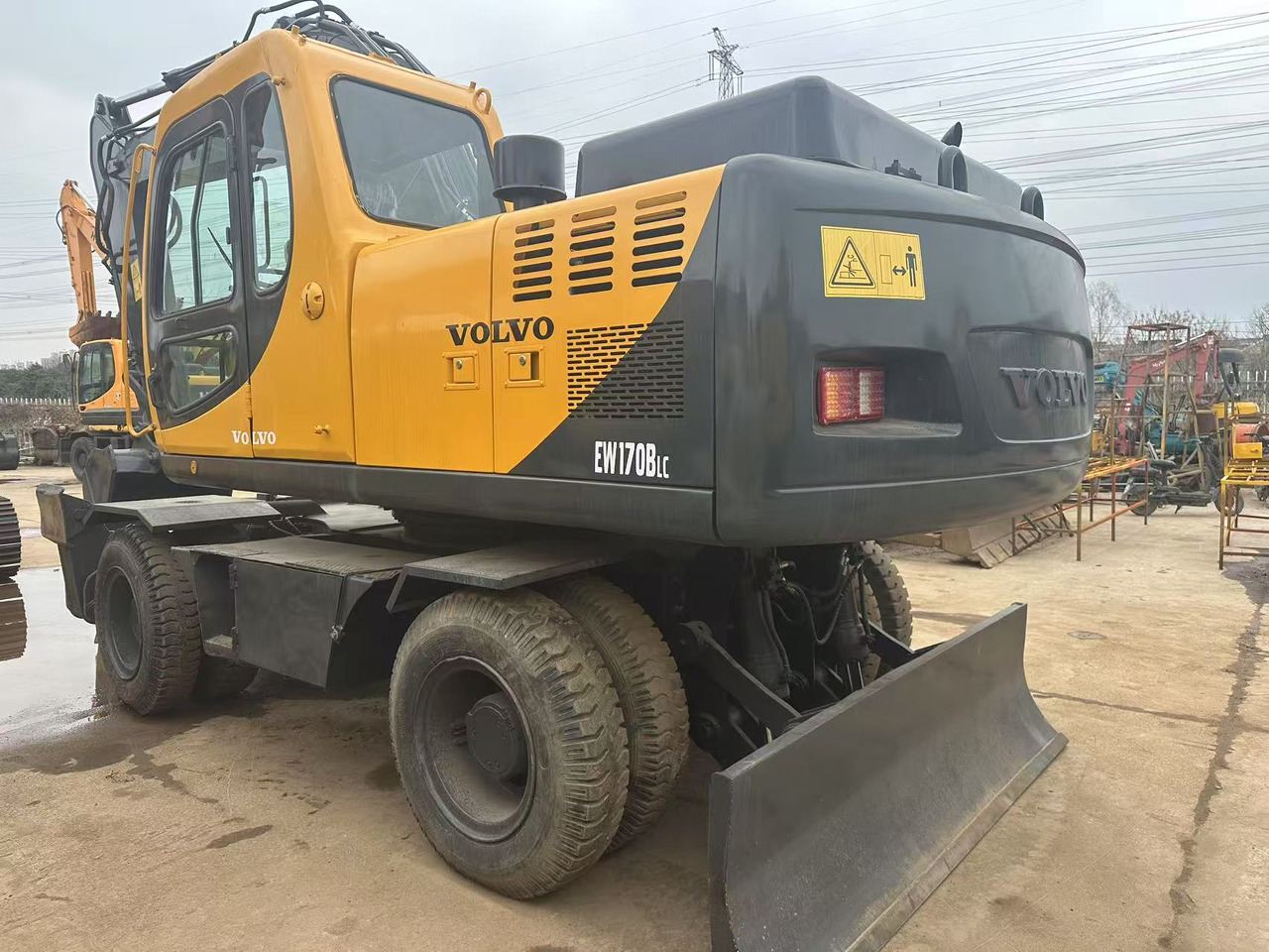 VOLVO EW170BLC - Ekskavator roda: gambar 4 VOLVO EW170BLC - Ekskavator roda: gambar 4