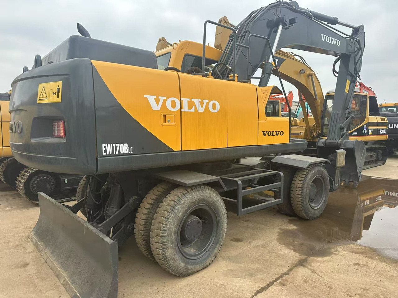 VOLVO EW170BLC - Ekskavator roda: gambar 3 VOLVO EW170BLC - Ekskavator roda: gambar 3
