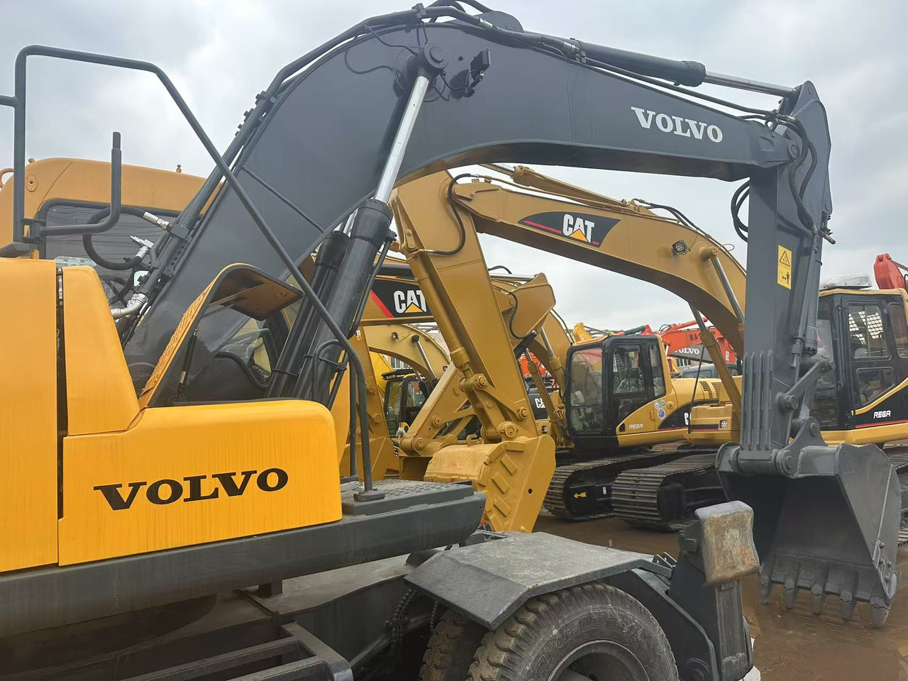 VOLVO EW170BLC - Ekskavator roda: gambar 2 VOLVO EW170BLC - Ekskavator roda: gambar 2