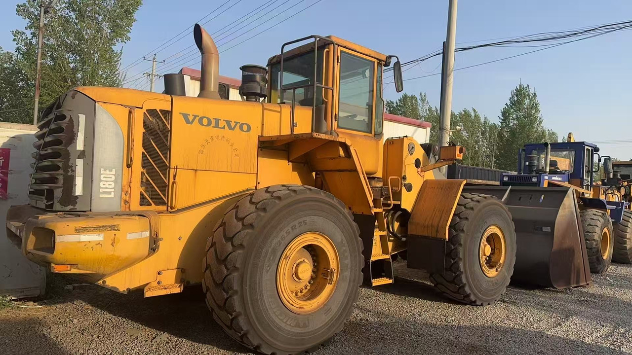 VOLVO L180E - Wheel loader: gambar 1 VOLVO L180E - Wheel loader: gambar 1