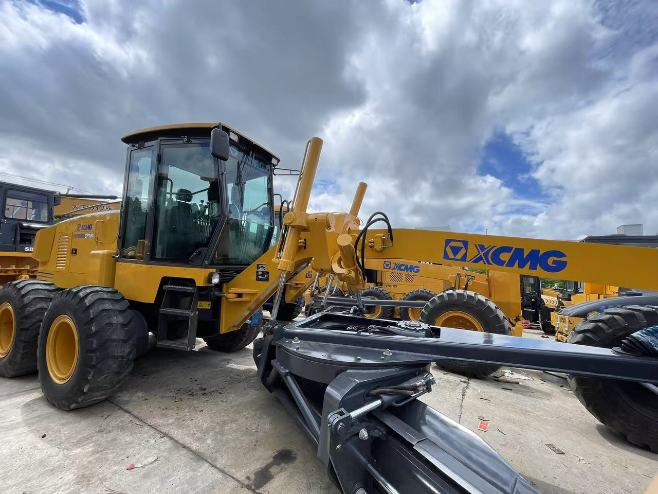 XCMG GR1803 - Grader: gambar 1 XCMG GR1803 - Grader: gambar 1
