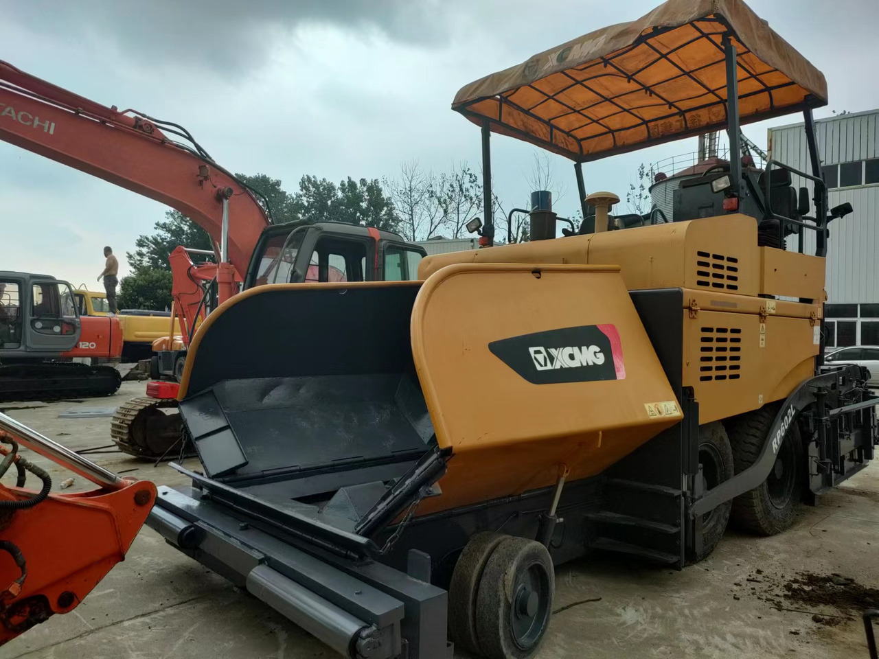 XCMG RP602 - Paver aspal: gambar 3 XCMG RP602 - Paver aspal: gambar 3