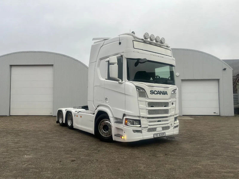 Scania R650 V8 NGS R650 6x4 - Tractor head: gambar 1 Scania R650 V8 NGS R650 6x4 - Tractor head: gambar 1