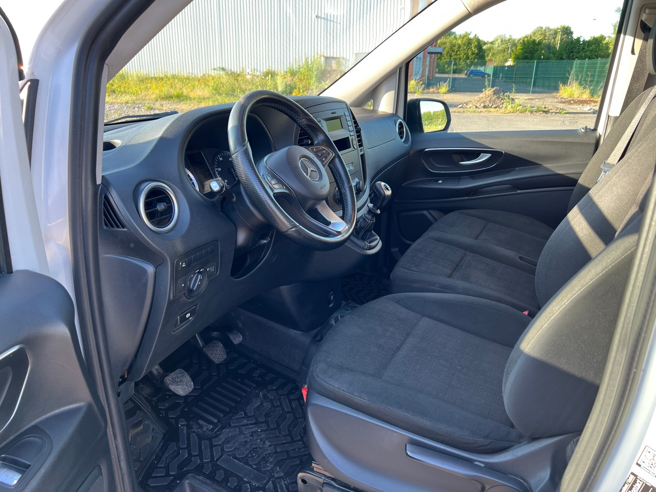 MERCEDES-BENZ VITO 109 Fourgon 1.6 BlueTEC Long Utilitaire - Van panel: gambar 3 MERCEDES-BENZ VITO 109 Fourgon 1.6 BlueTEC Long Utilitaire - Van panel: gambar 3