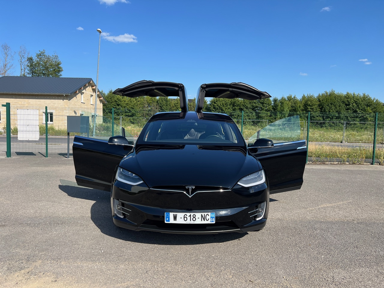 TESLA Model X 75D Autopilot SOH 93% 5 Places - Mobil SUV: gambar 1 TESLA Model X 75D Autopilot SOH 93% 5 Places - Mobil SUV: gambar 1